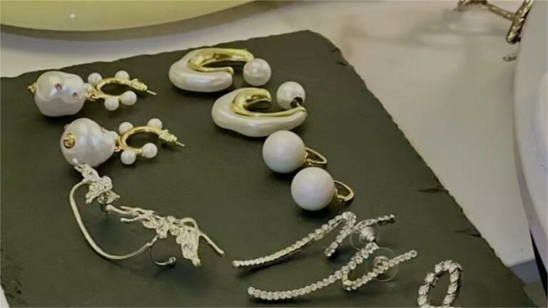 How to clean jewelry post