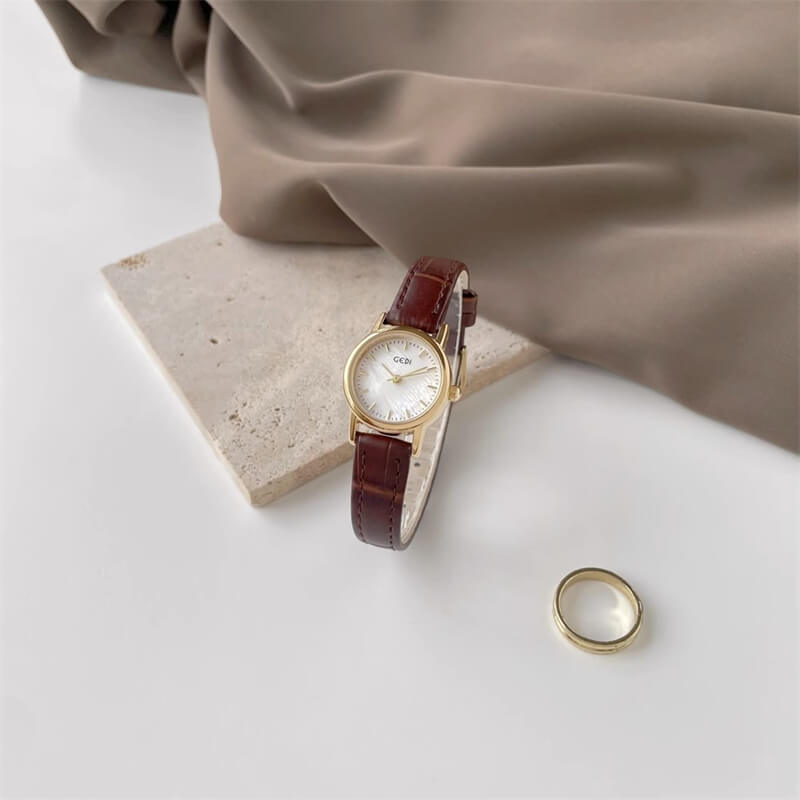Vintage-Inspired Brown/Black Round Leathe Ladies Watch