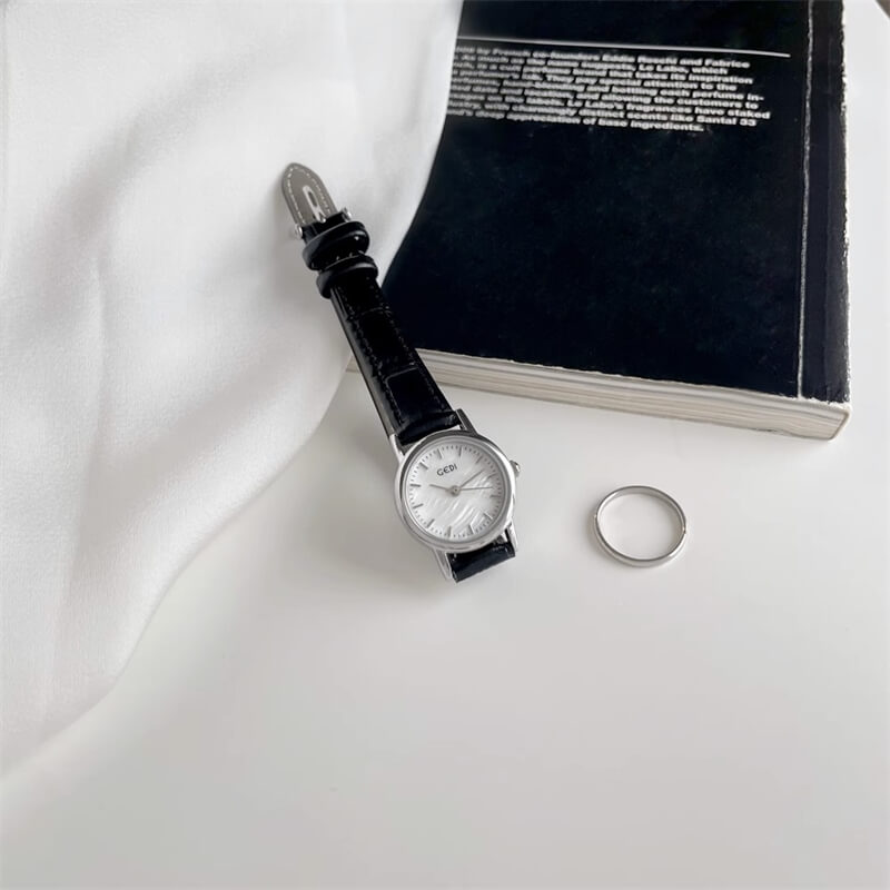 Vintage-Inspired Brown/Black Round Leathe Ladies Watch