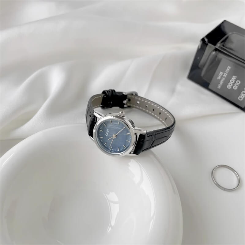 Vintage-Inspired Brown/Black Round Leathe Ladies Watch