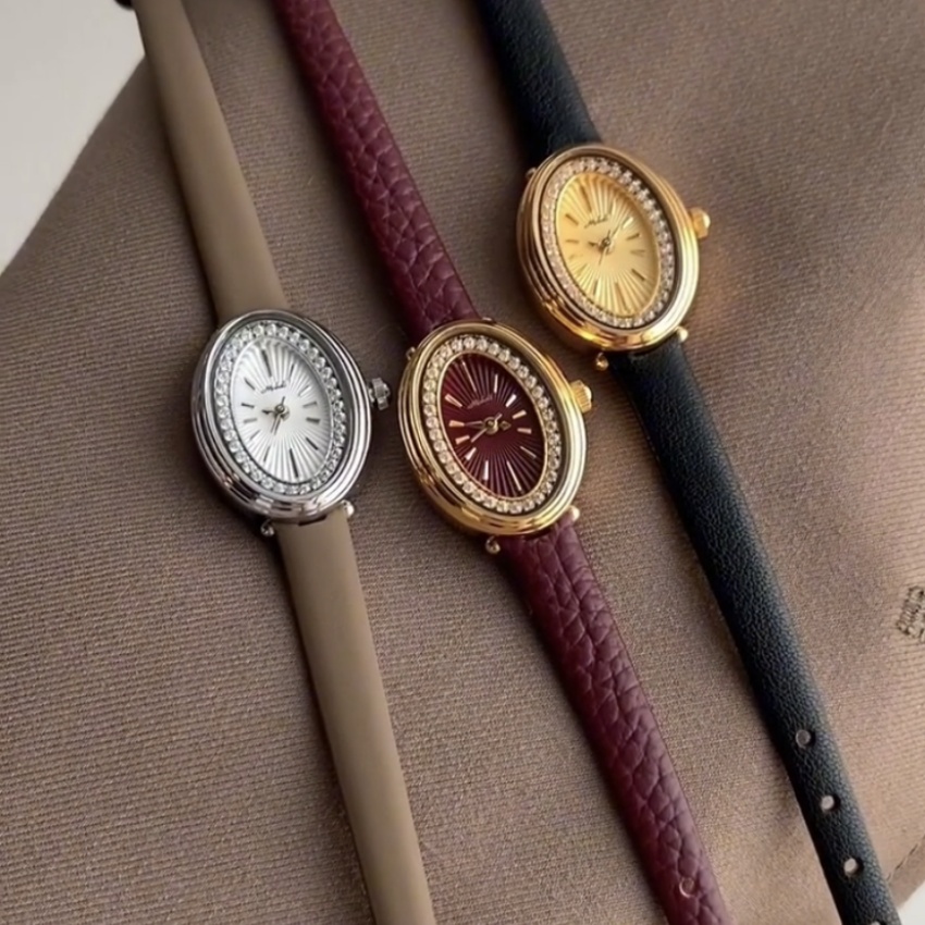 Vintage Gold Small Oval Face Leather Watch