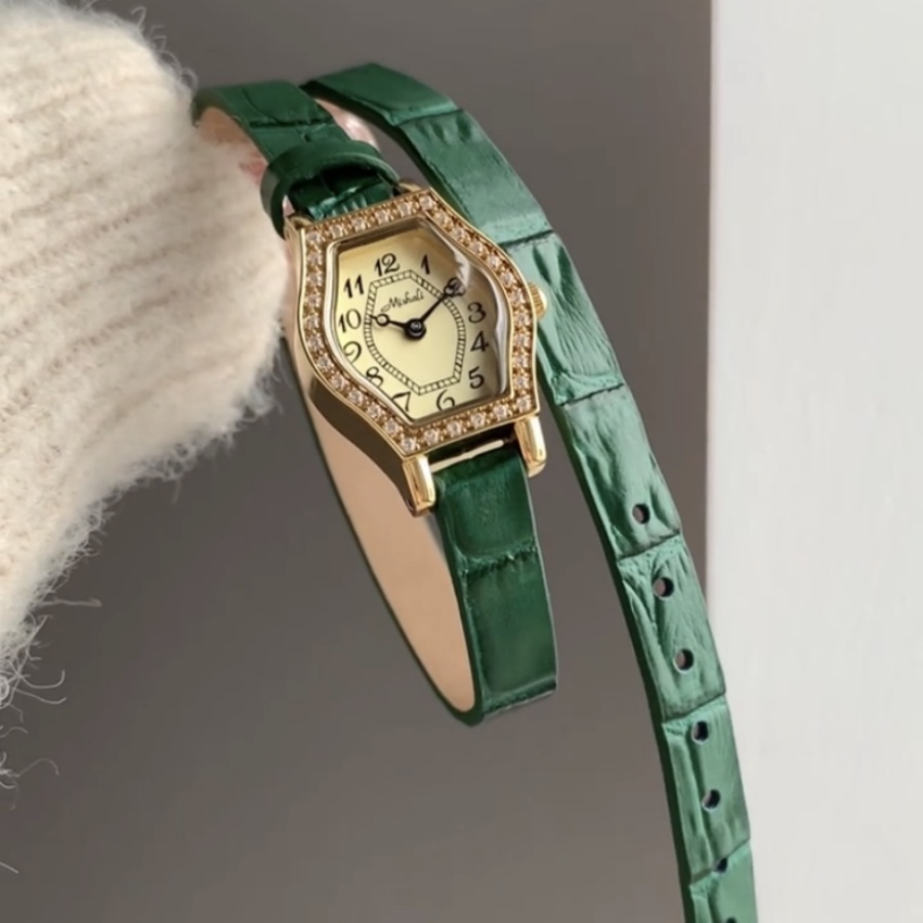 Vintage Small Face Green Leather Ladies Watch