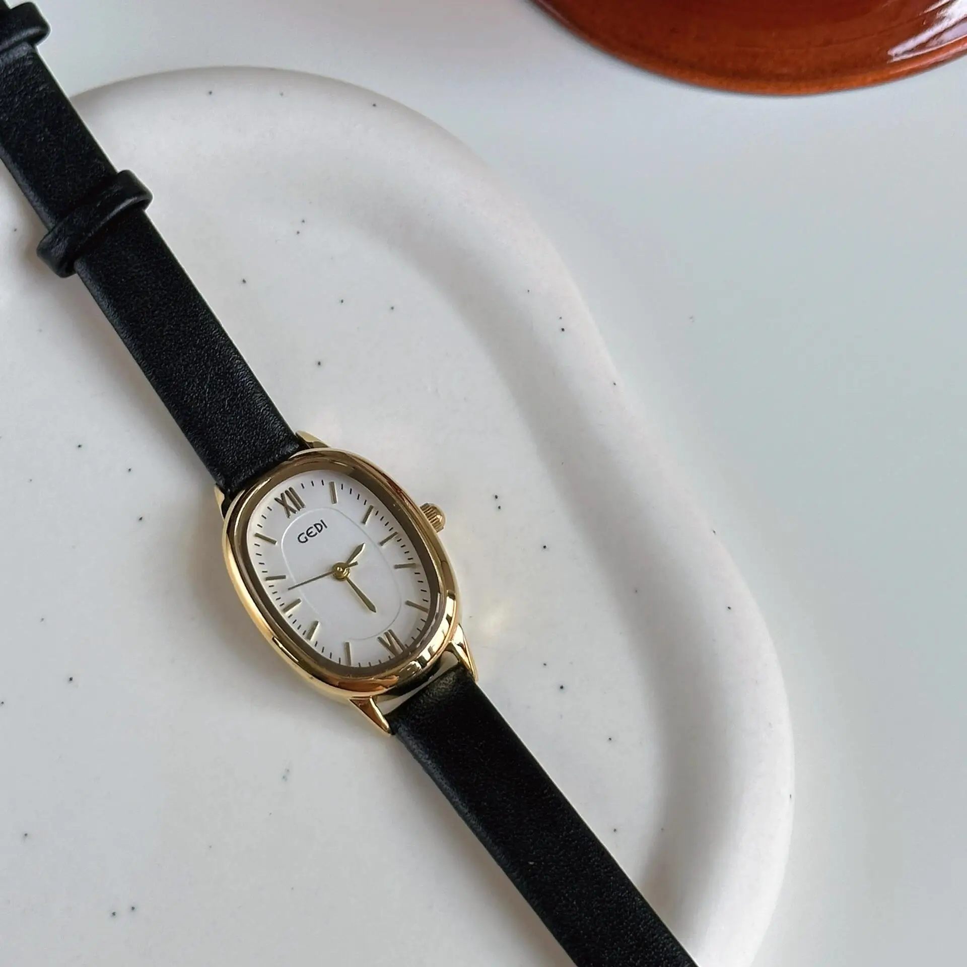 Classic Black-Emerald Green Oval Leather Wristwatch