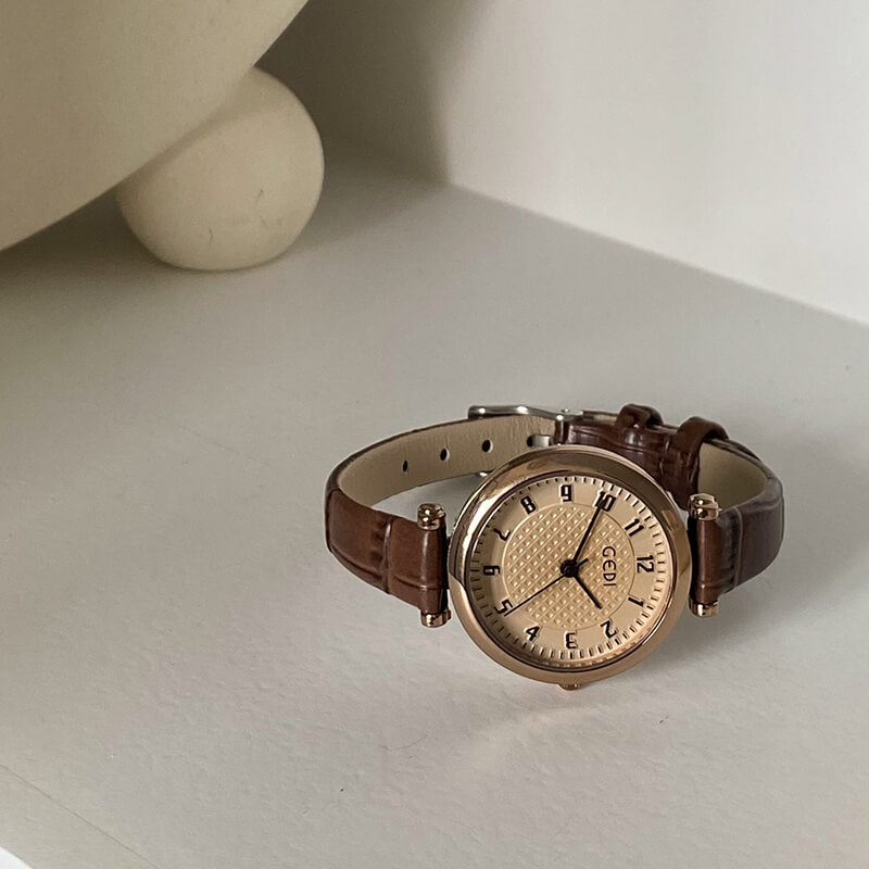 Classic Brown/Black Round Leather Wristwatch