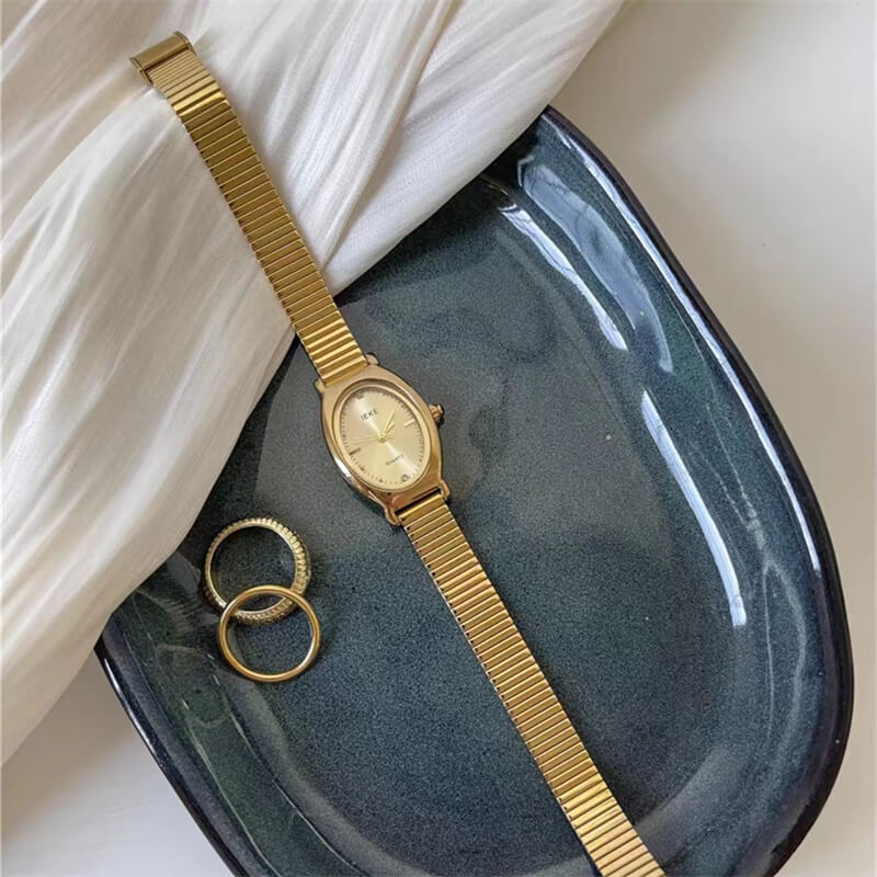 Chic Style Gold Emerald Green Oval Bracelet Ladies Watch