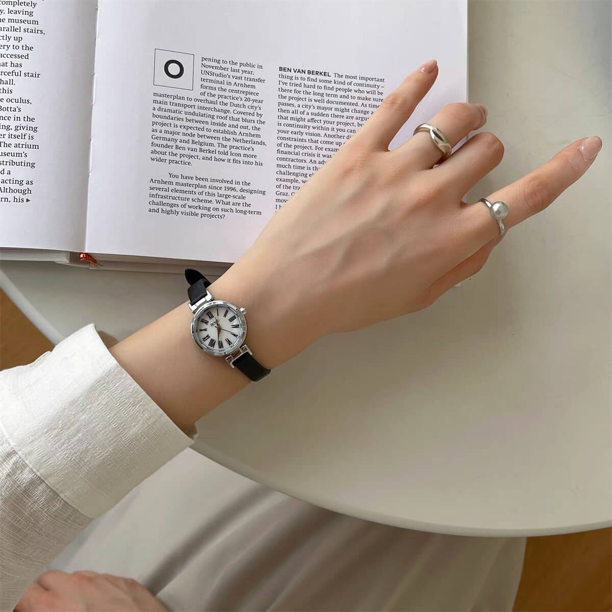 Chic Style Brown/Black Round Leather Watch for Women