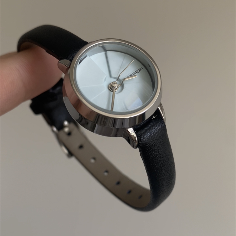 Minimalist Style Black-Blue Round Leather Wristwatch