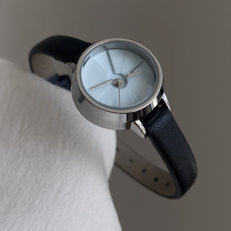 Minimalist Style Black-Blue Round Leather Wristwatch