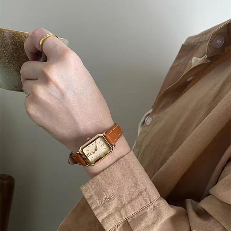 Classic Brown/Pink/Blue/Black/Green Round Genuine Leather Watch