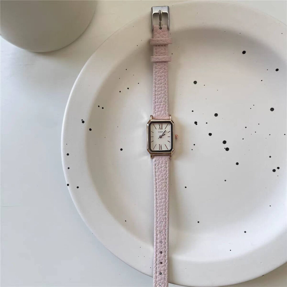 Classic Brown/Pink/Blue/Black/Green Round Genuine Leather Watch