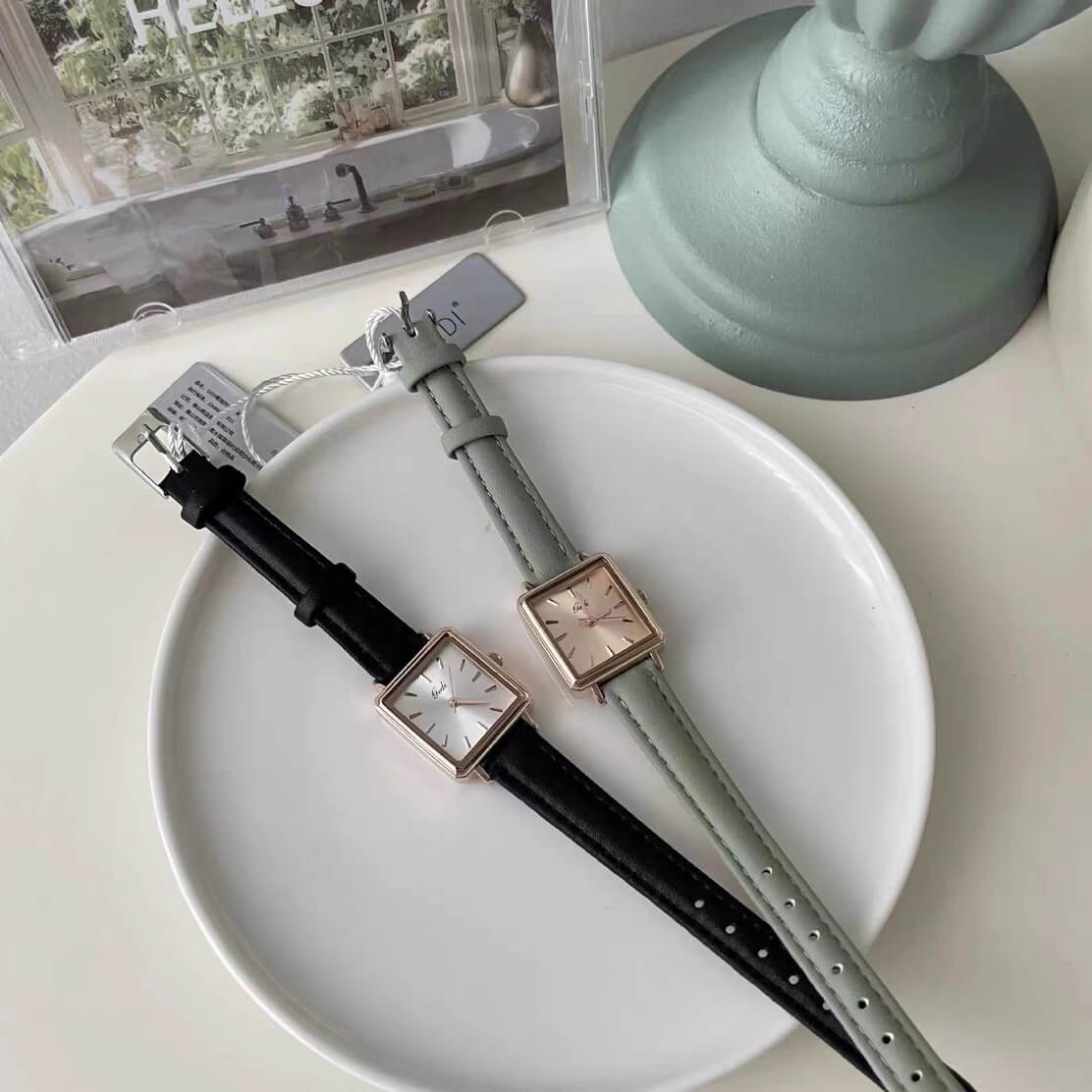 Vintage Style Red Brown Oval Genuine Leather Watch