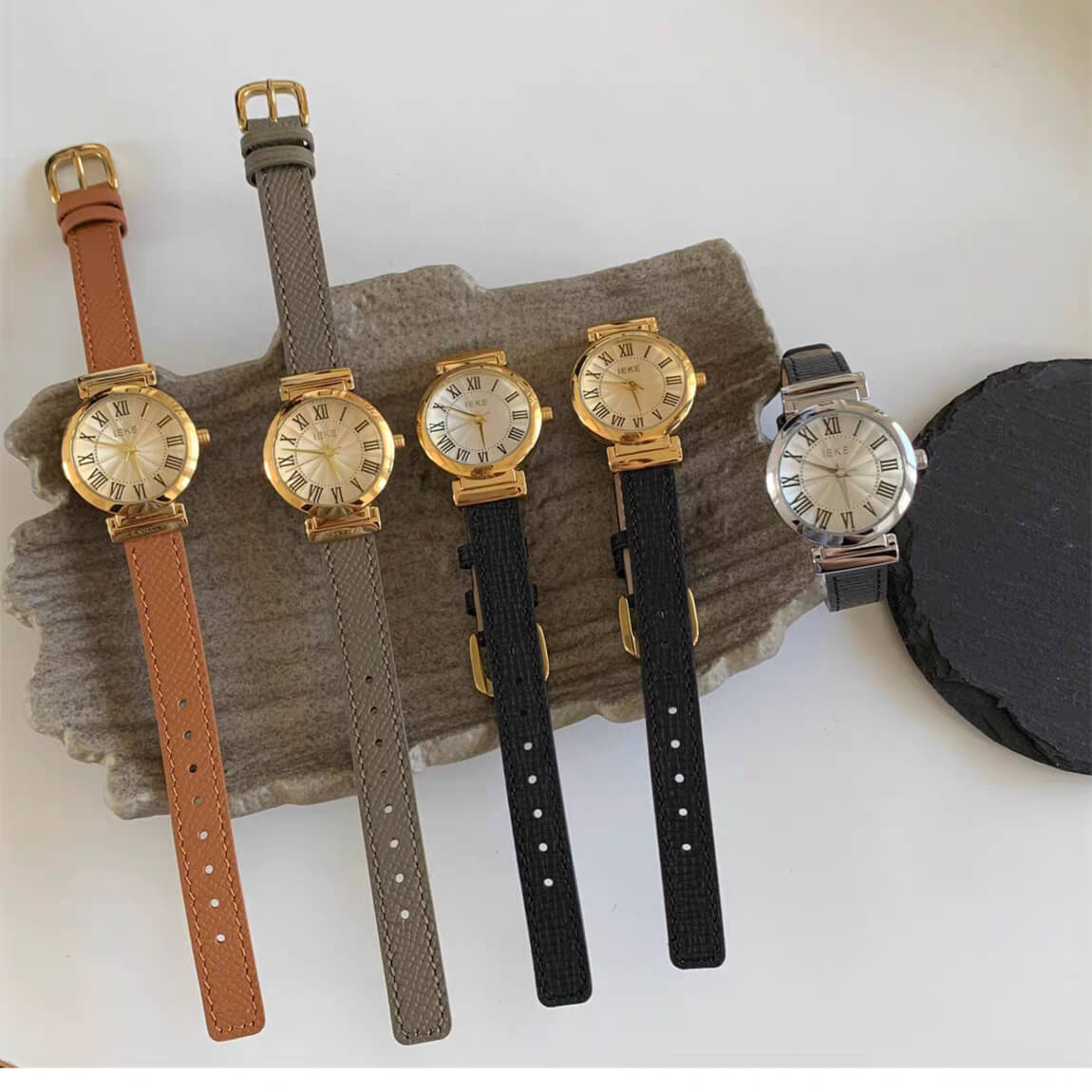 Vintage Black/Brown/Green Round Leather Wristwatch