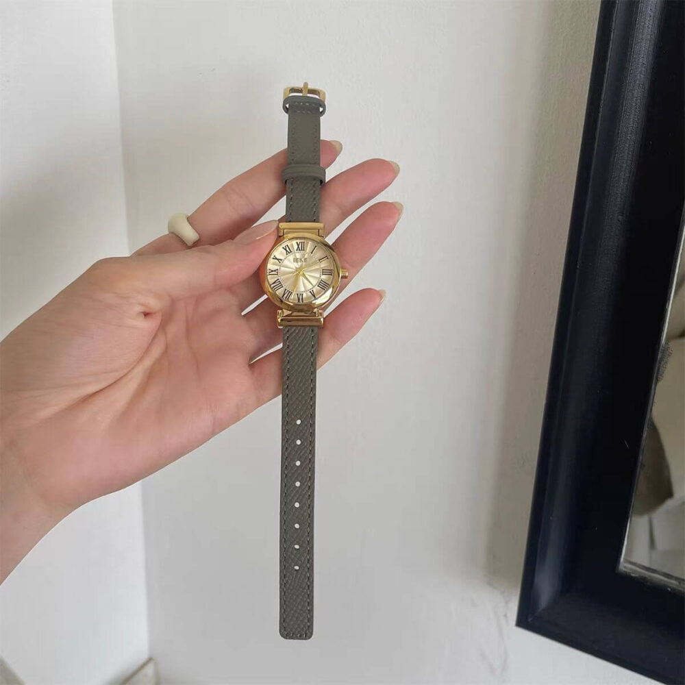 Vintage Black/Brown/Green Round Leather Wristwatch