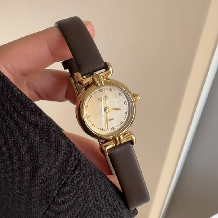 Vintage Style Black/Gold Round Bracelet Watch for Women