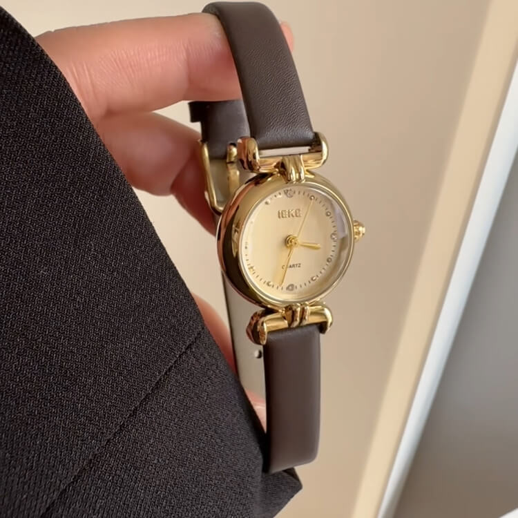 Vintage Style Black/Gold Round Bracelet Watch for Women