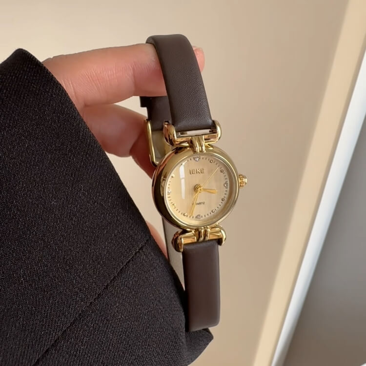 Vintage Style Black/Gold Round Bracelet Watch for Women