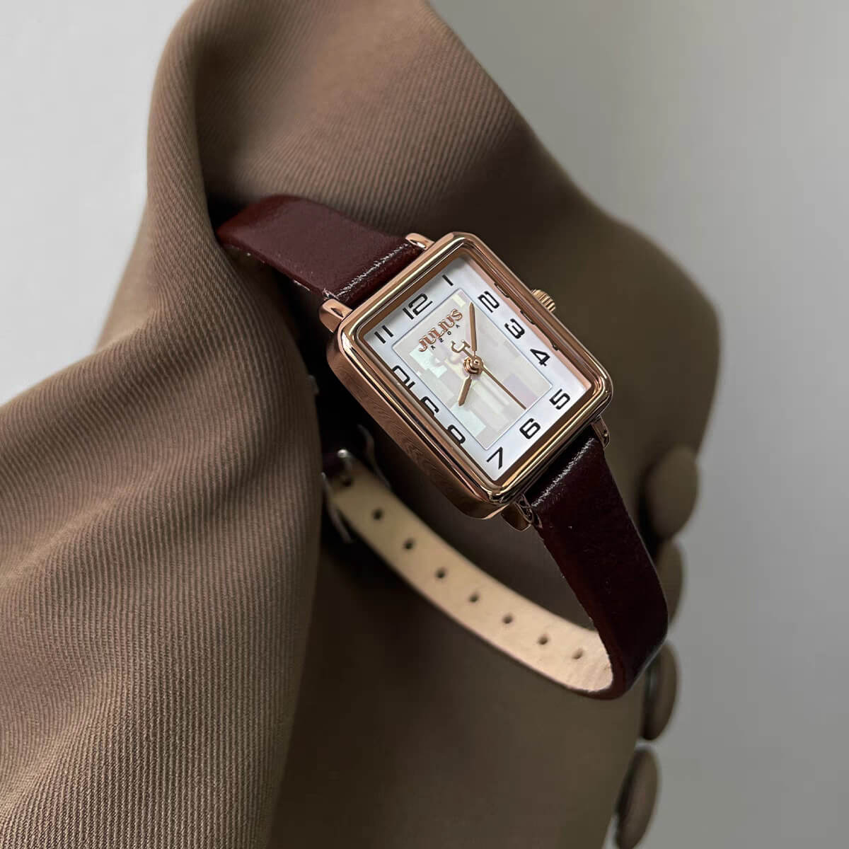 Classic Brown Leather Mother of Pearl Face Wristwatch