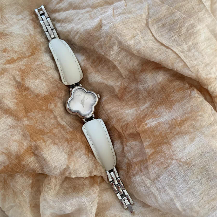 Classic Black/Brown/White Cloud-Shaped Wristwatch