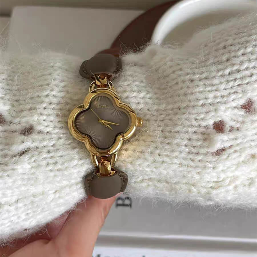 Classic Black/Brown/White Cloud-Shaped Wristwatch