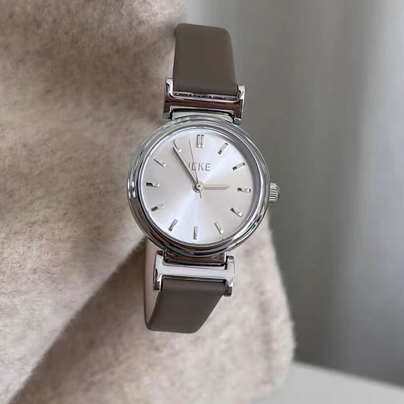 Vintage Style Black/Brown/White Leather Round Face Watch