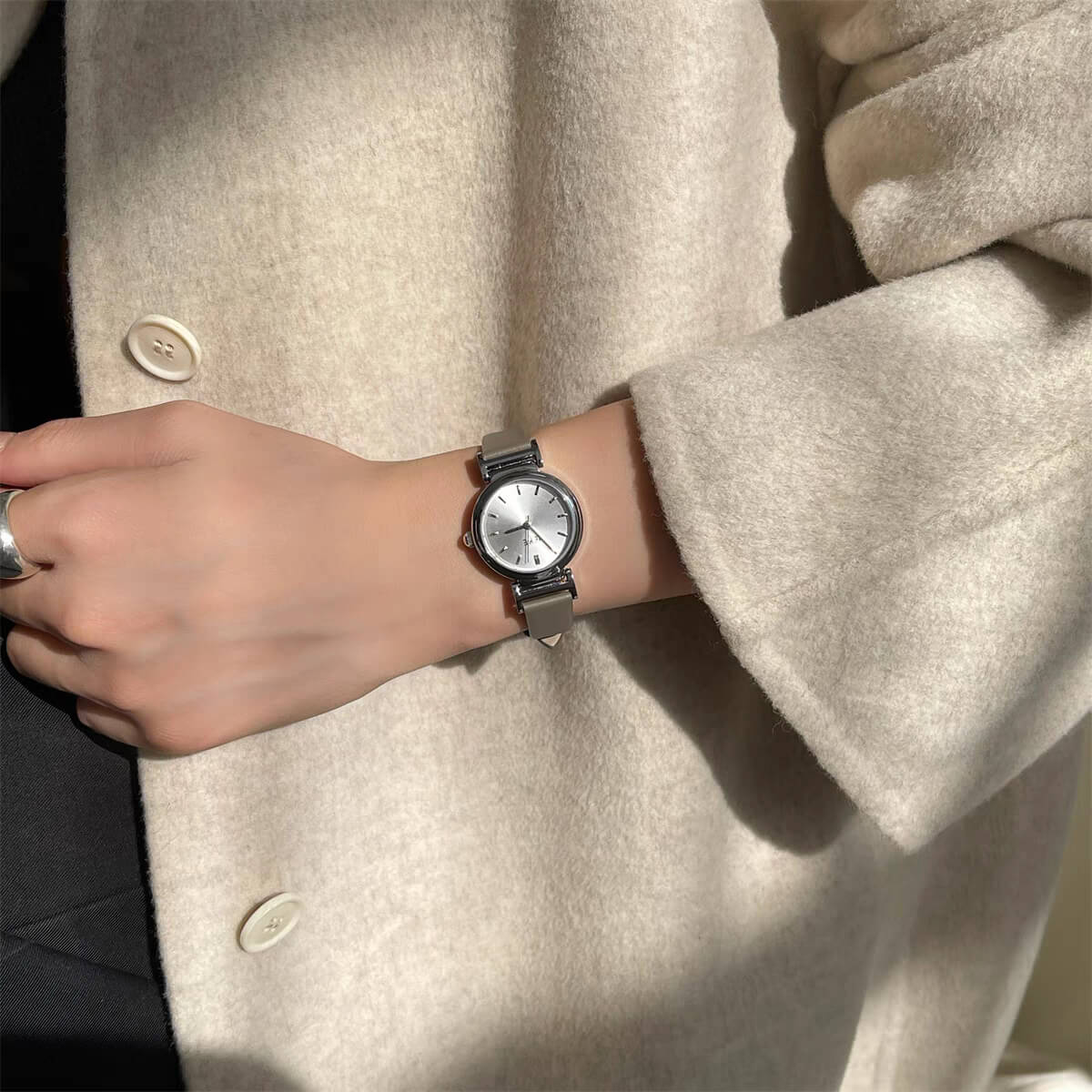 Vintage Style Black/Brown/White Leather Round Face Watch