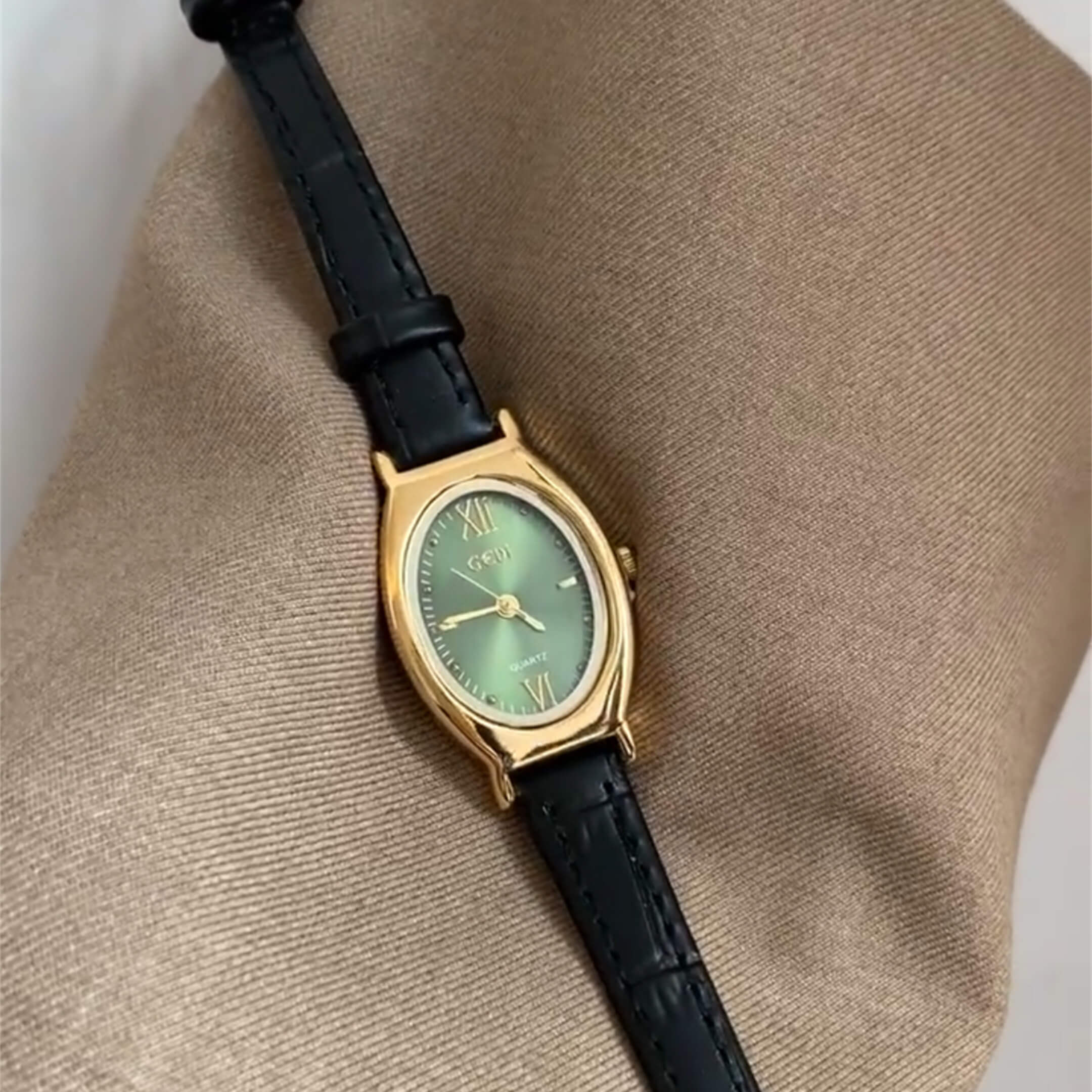 Vintage Green Oval Face Leather Watch for Women
