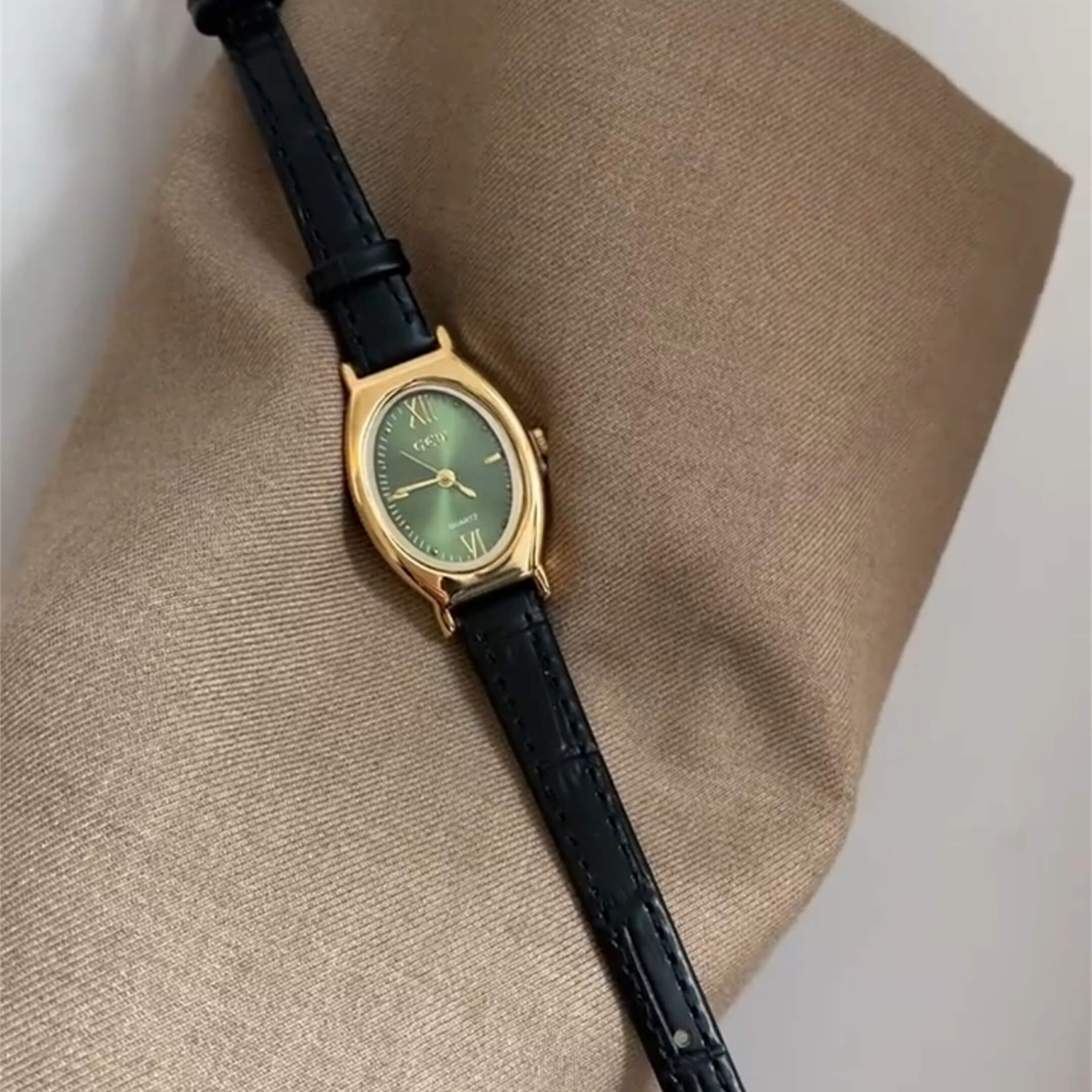 Vintage Green Oval Face Leather Watch for Women