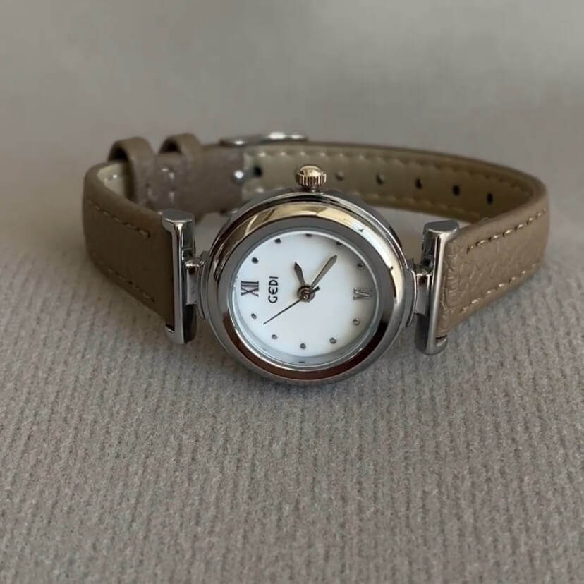 Vintage White Mother of Pearl Face Leather Watch