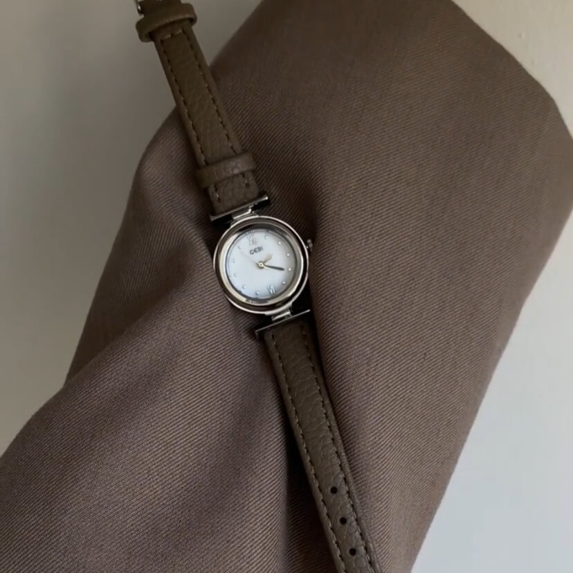 Vintage White Mother of Pearl Face Leather Watch