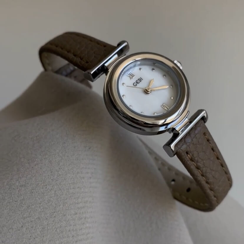 Vintage White Mother of Pearl Face Leather Watch