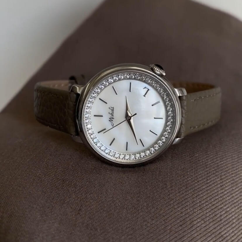 Vintage White Mother of Pearl Face Leather Watch