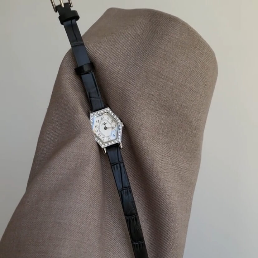 Vintage Small Face Black/Green Leather Ladies Watch