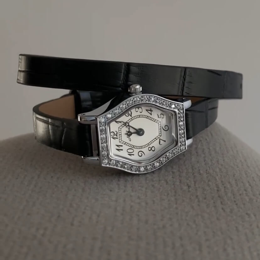 Vintage Small Face Black/Green Leather Ladies Watch