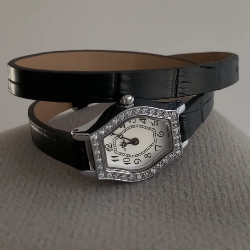 Vintage Small Face Black/Green Leather Ladies Watch