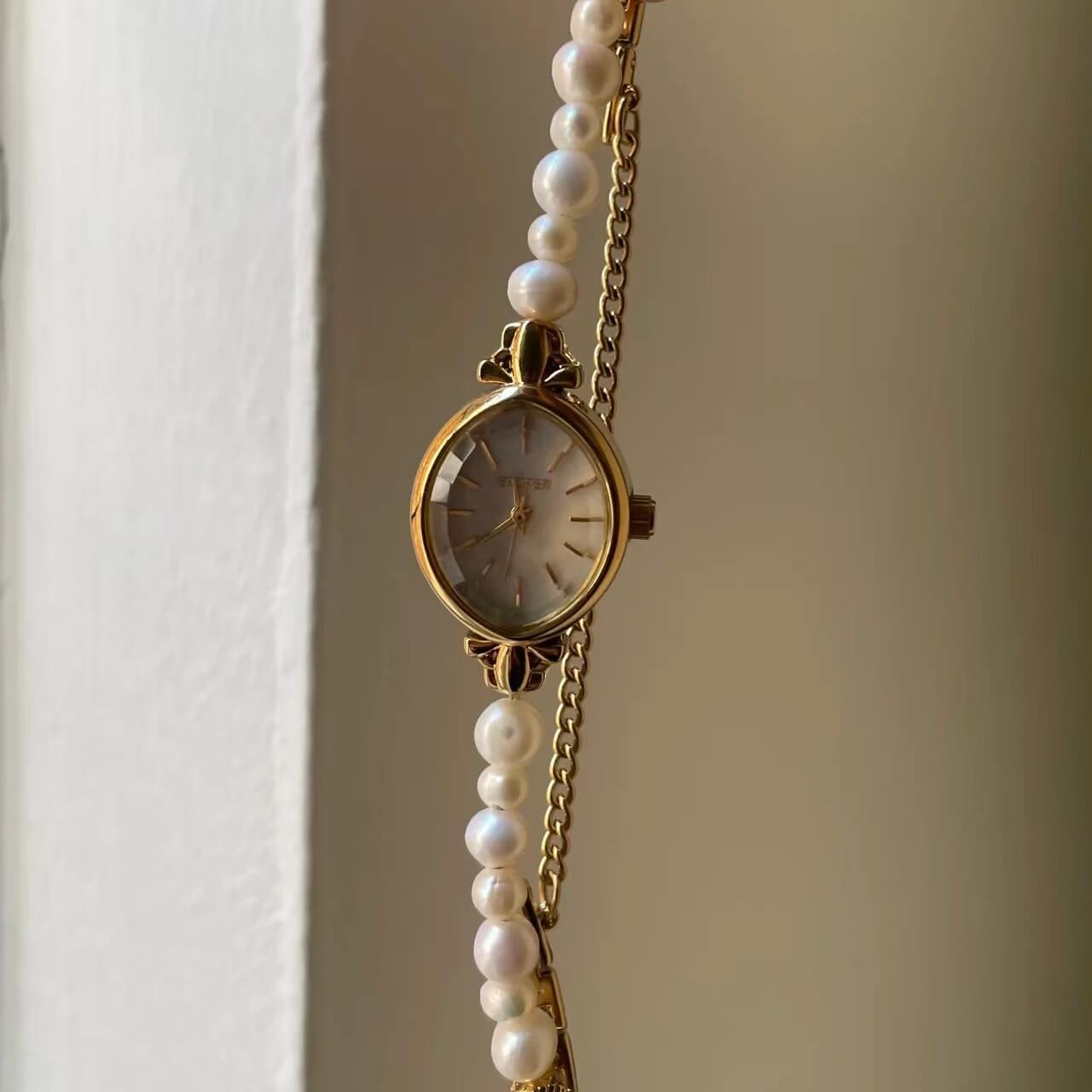 Vintage Small Oval Freshwater Pearl Bracelet Watch