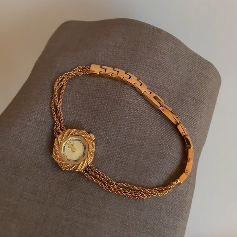 Chic Style Gold Small Round Face Women’s Watch