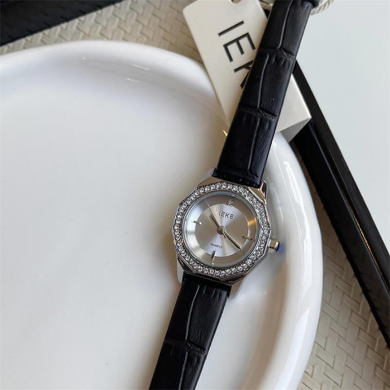 Vintage Style Brown/ Black Round Leather Women’s Watch