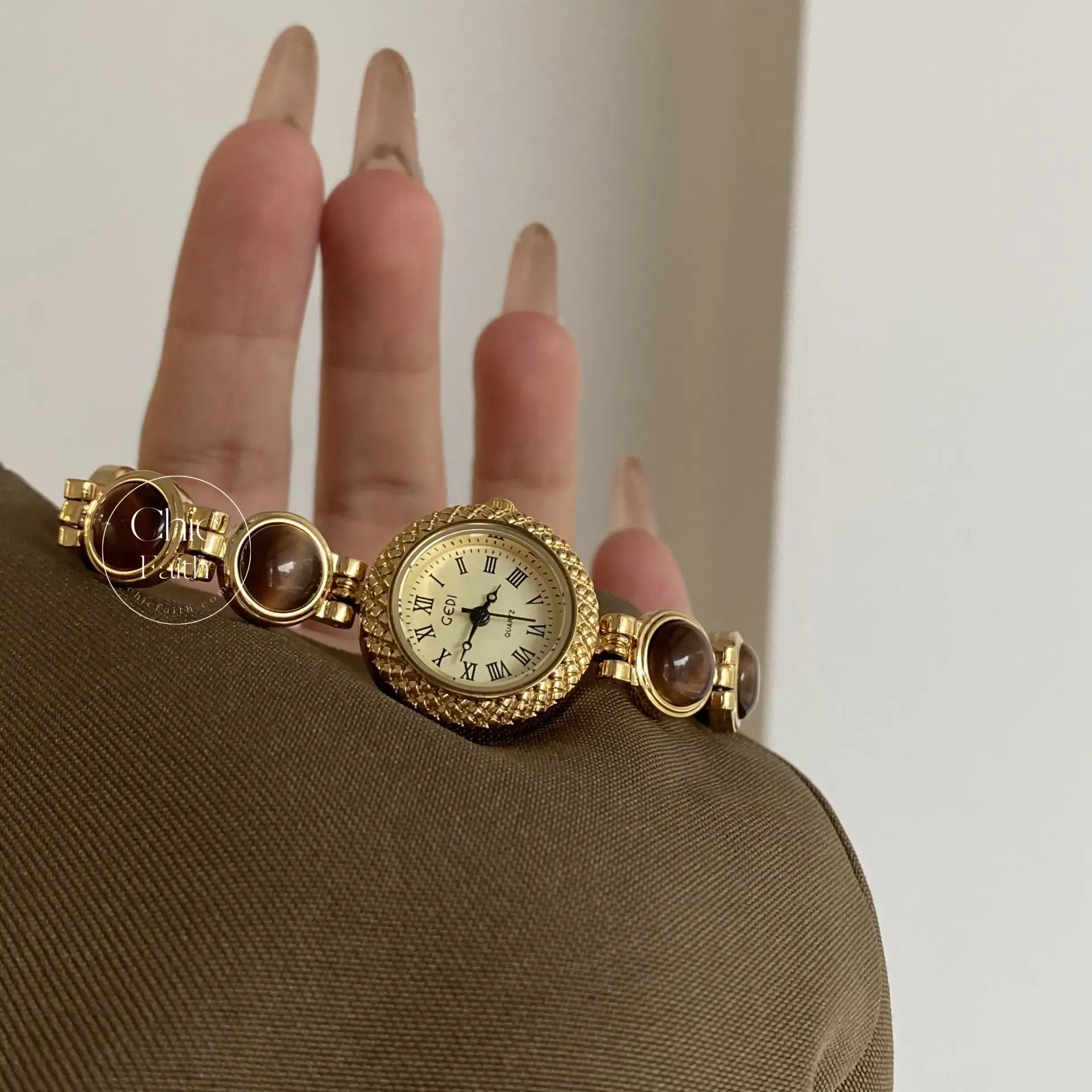 Women's Gold Wrist Watch Vintage Round Face Watches for Women