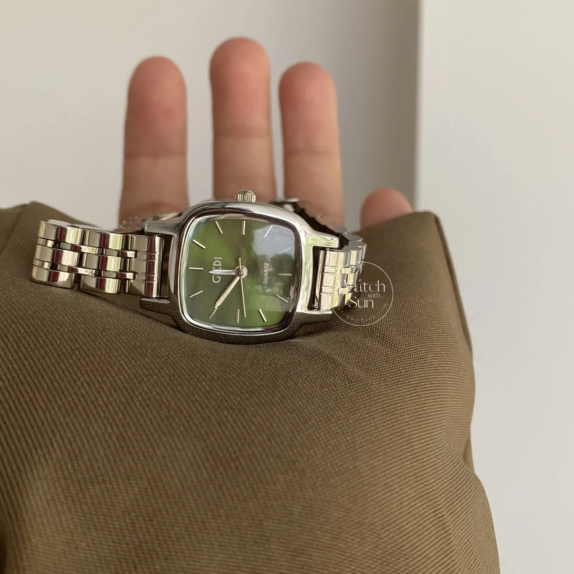 Minimalist Style Silver/Green Square Face Bracelet Wristwatch