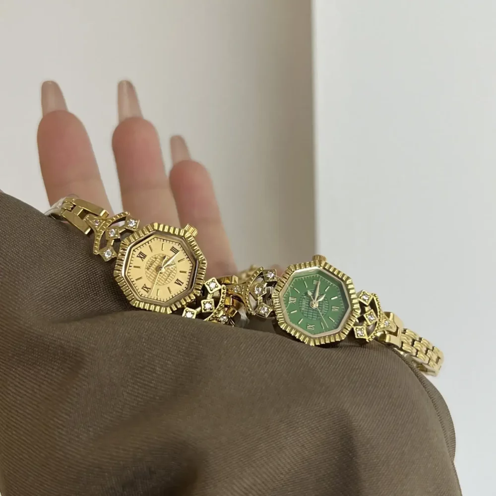 Vintage-Inspired Emerald Green Dial Bracelet Watch for Women