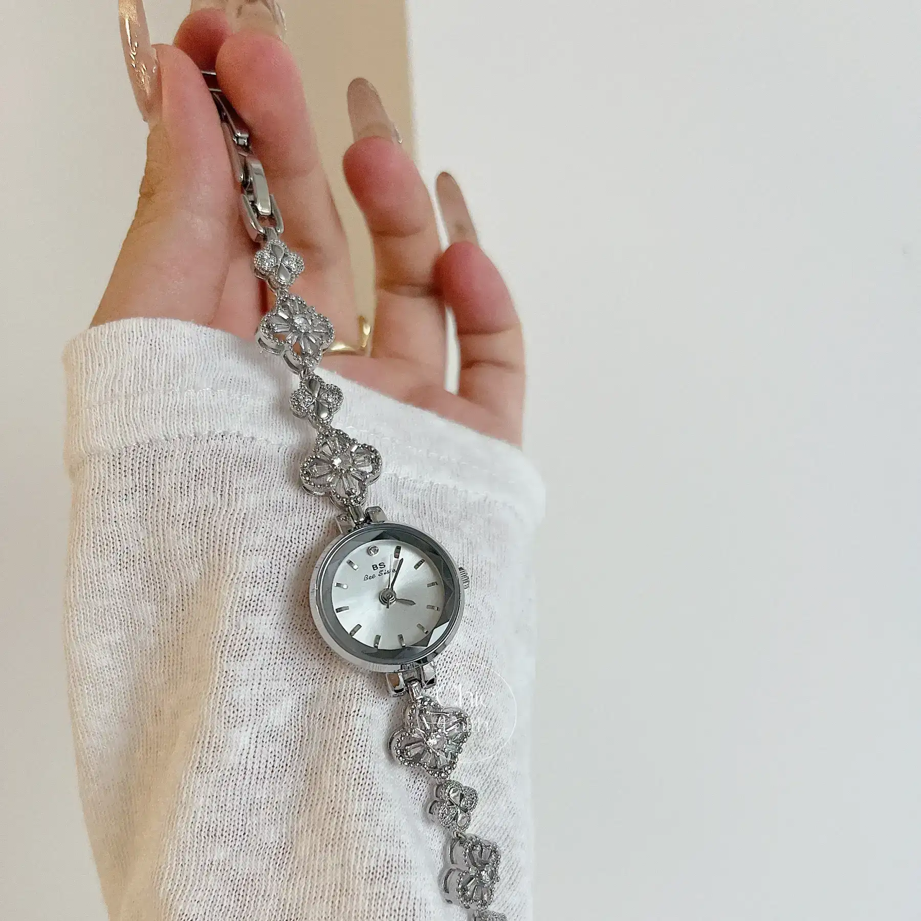 Dainty Gold Petal Shape Bracelet Zircon Watch for Women