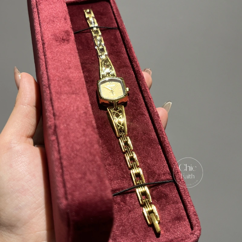 Vintage Red Velvet Watch Gift Box