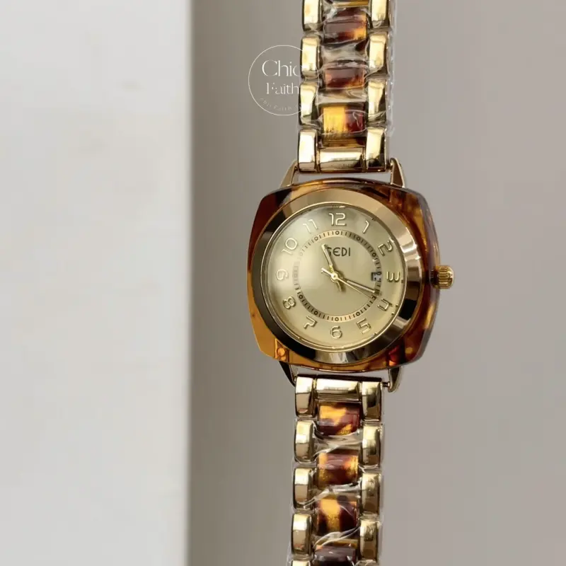 Vintage-Inspired Gold Round Face Watch Elegant Brown Gold Women's Watch