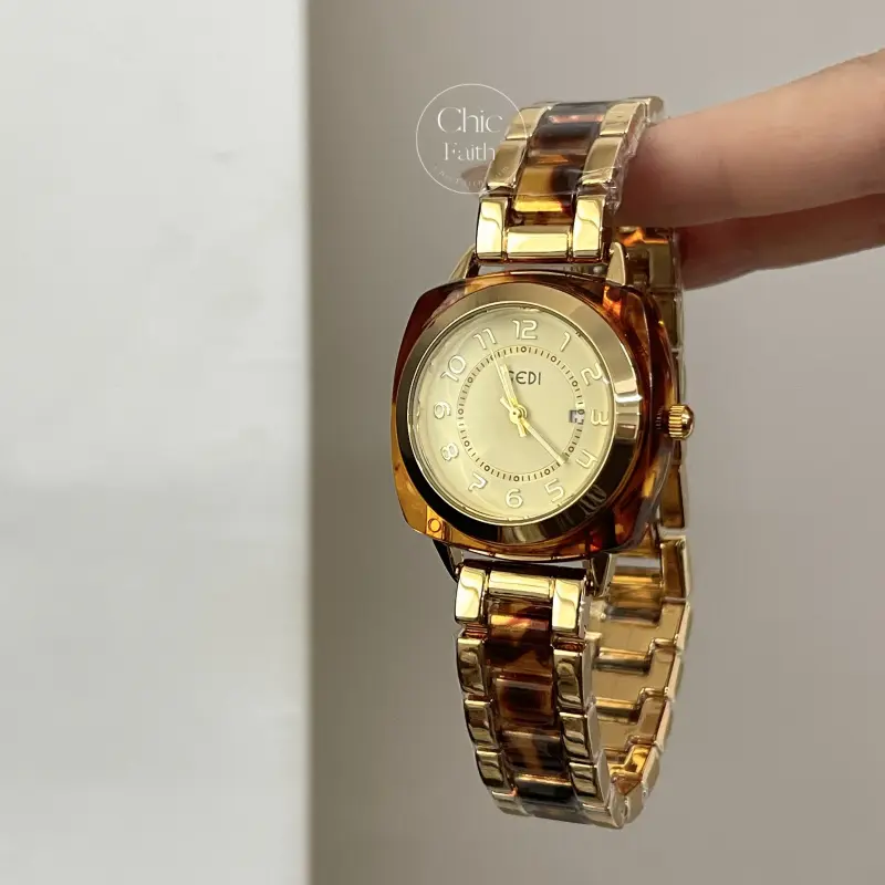 Vintage-Inspired Gold Round Face Watch Elegant Brown Gold Women's Watch