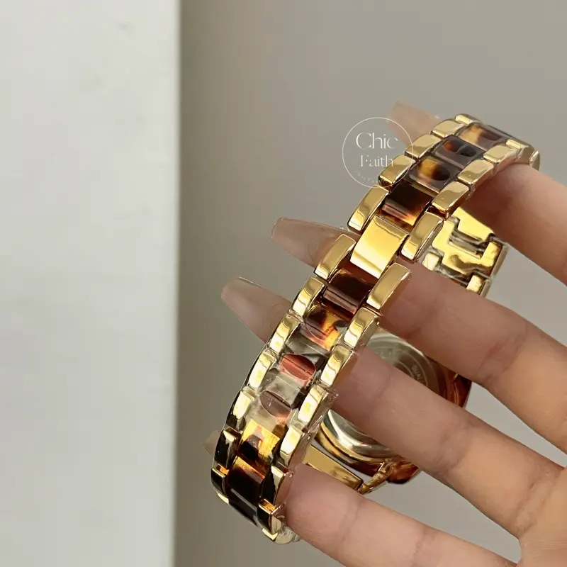 Vintage-Inspired Gold Round Face Watch Elegant Brown Gold Women's Watch