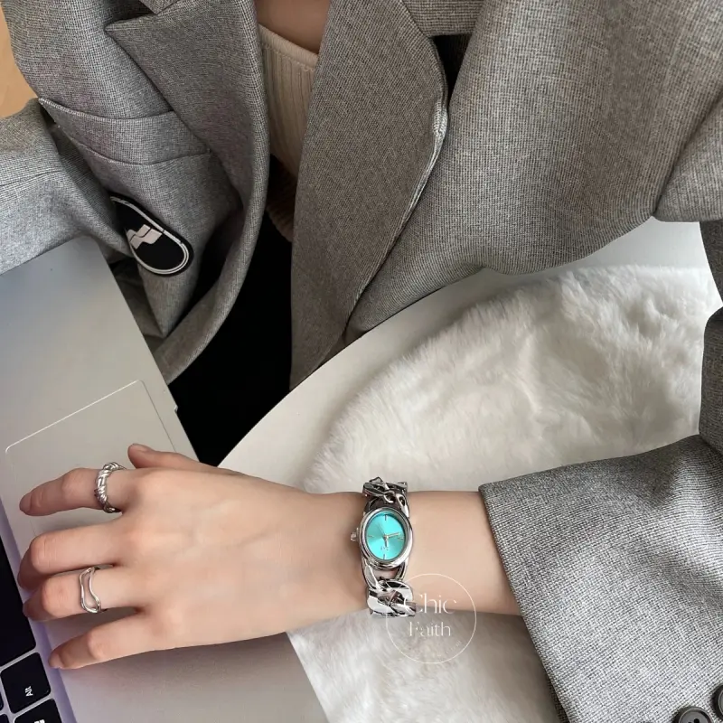 Vintage-Inspired Gold Oval Face White Dial Bracelet Watch for Women