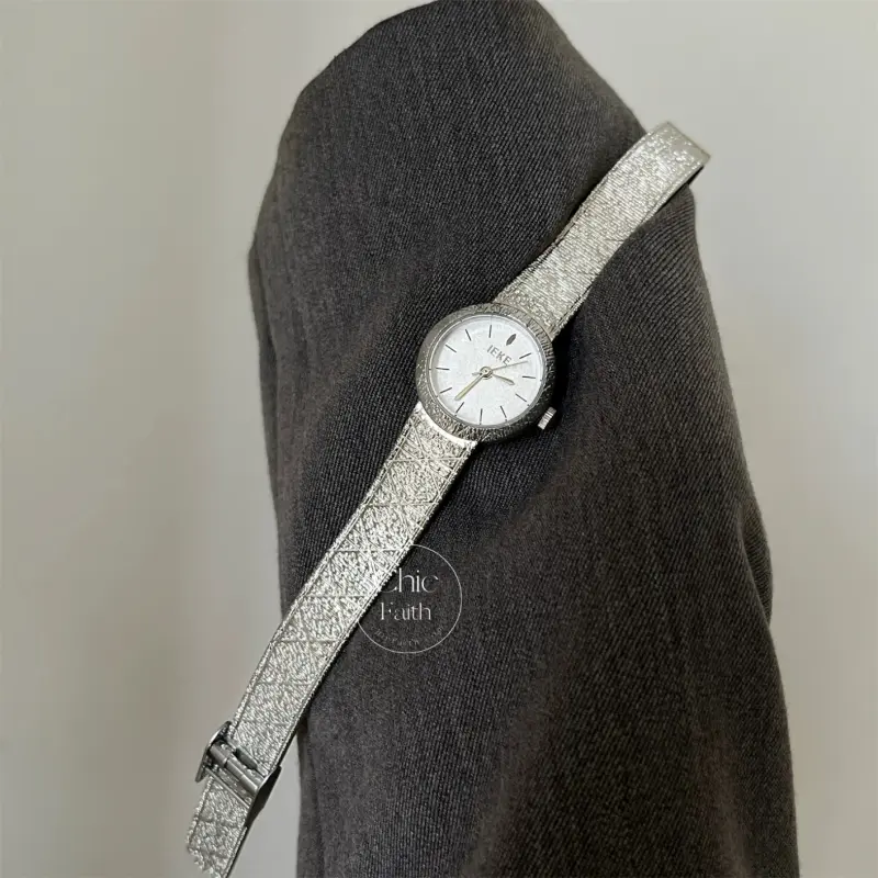 Vintage-Inspired Gold/Silver Round Dial Ladies Watch Classic Small Face Watch