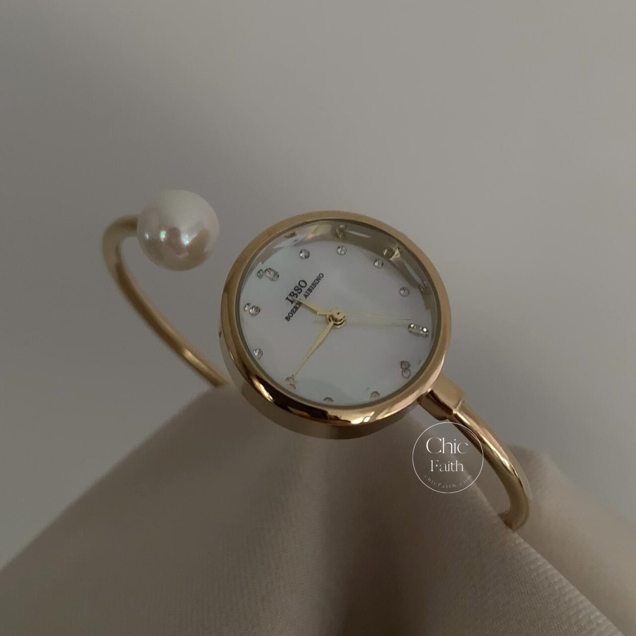 Elegant Blue Mother of Pearl Dial Watch Round Face Silver Ladies Bangle Watch