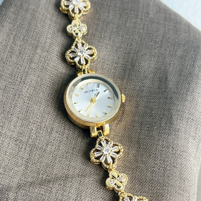 MoHer Watch Gold Round Clover Crystal Bracelet Women‘Watch