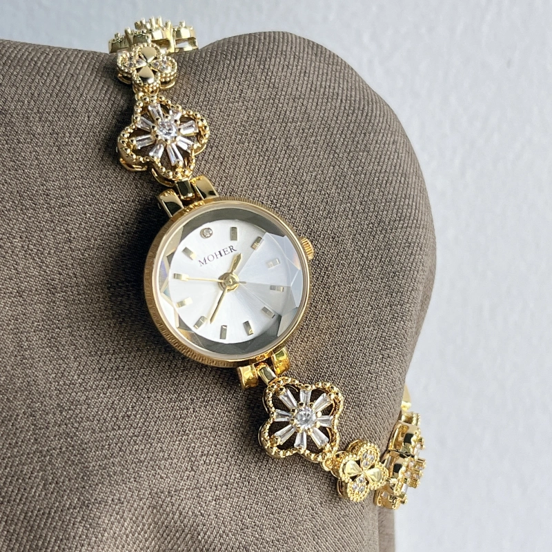 MoHer Watch Gold Round Clover Crystal Bracelet Women‘Watch